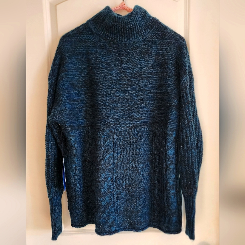 Beautiful Vera Wang NWT Dark Aqua Sweater